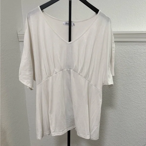 Off White V-Neck Short Sleeve Top - Picture 1 of 3